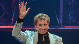 Barry Manilow to Star in NBC Christmas Special